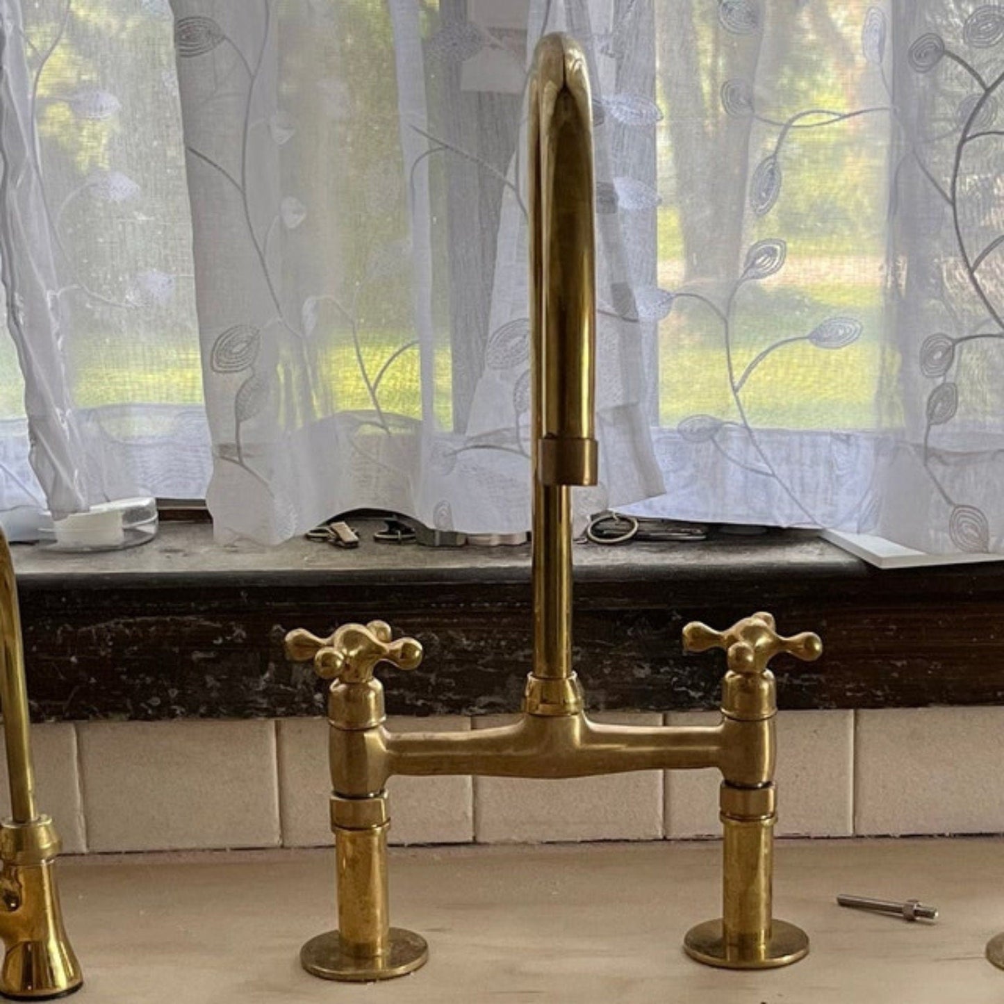Antique Style Solid Brass Bridge Faucet