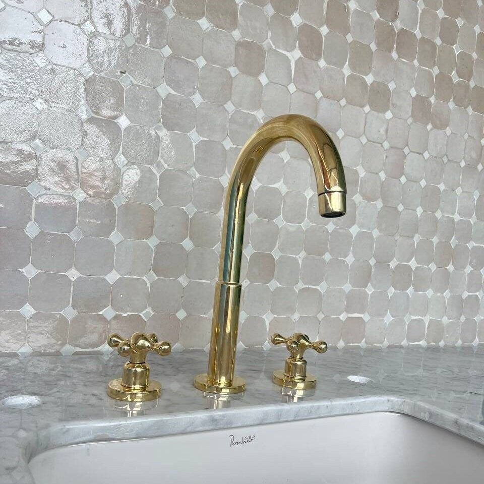 Bathroom Faucet in unlacquered Brass