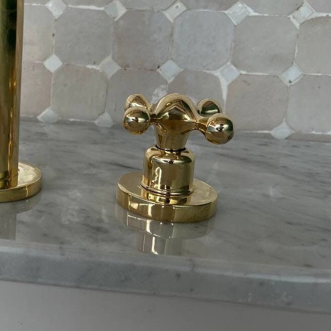 Bathroom Faucet in unlacquered Brass