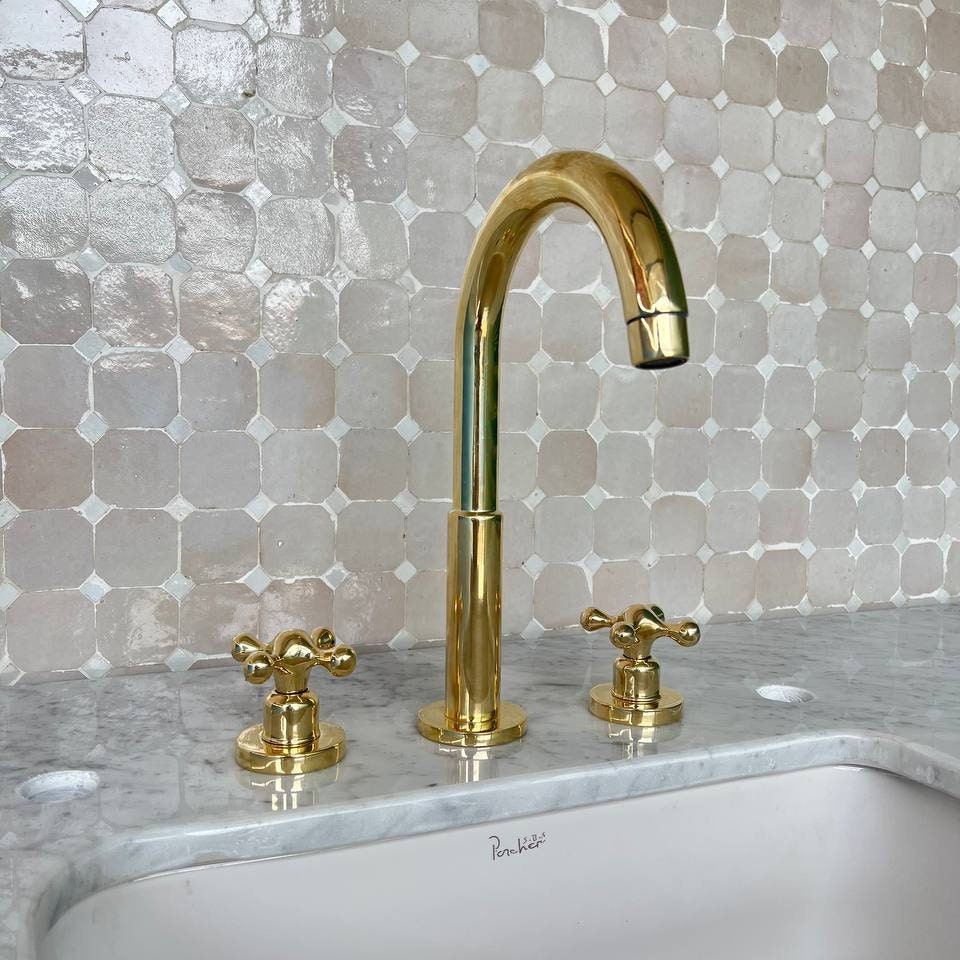 Bathroom Faucet in unlacquered Brass