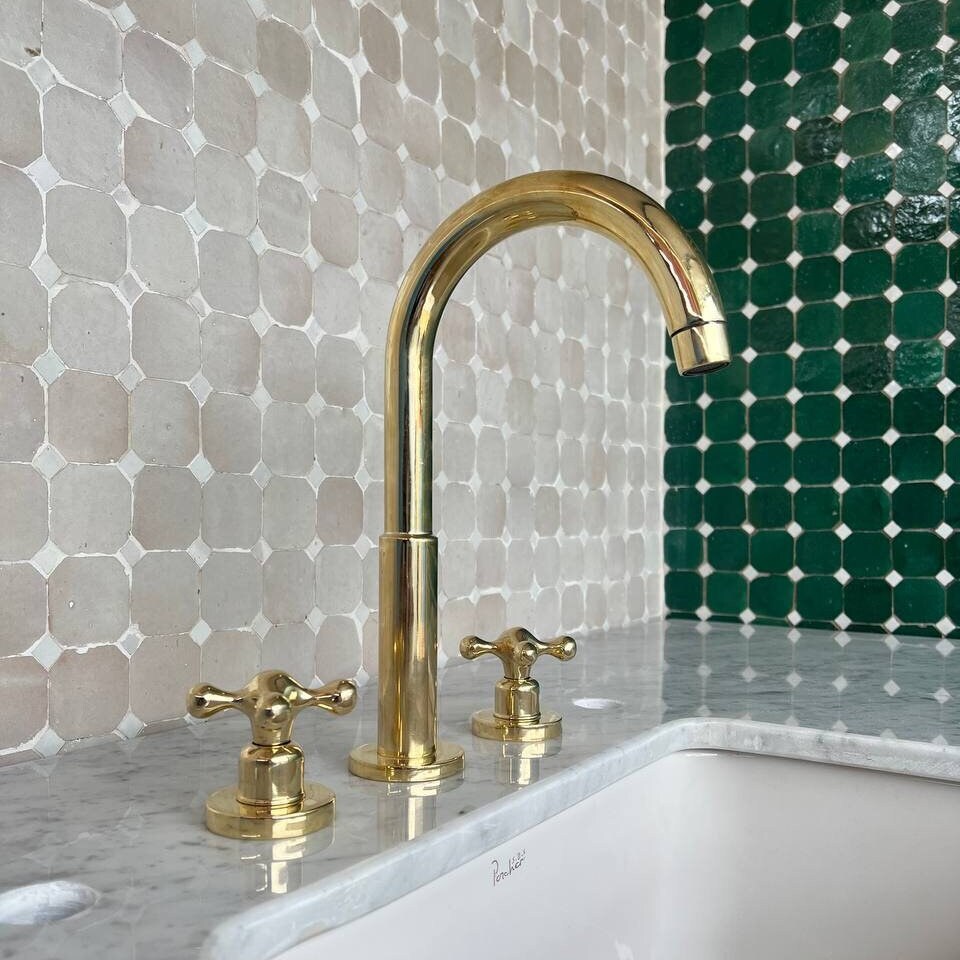 Bathroom Faucet in unlacquered Brass