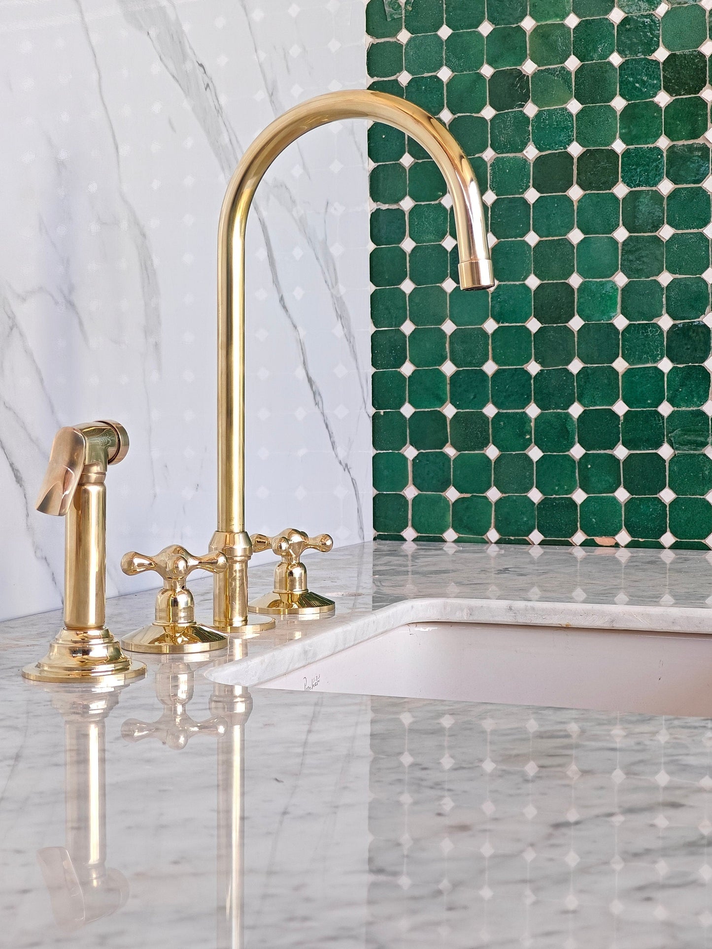 Antique Brass Kitchen Faucet – A Touch of Classic Charm