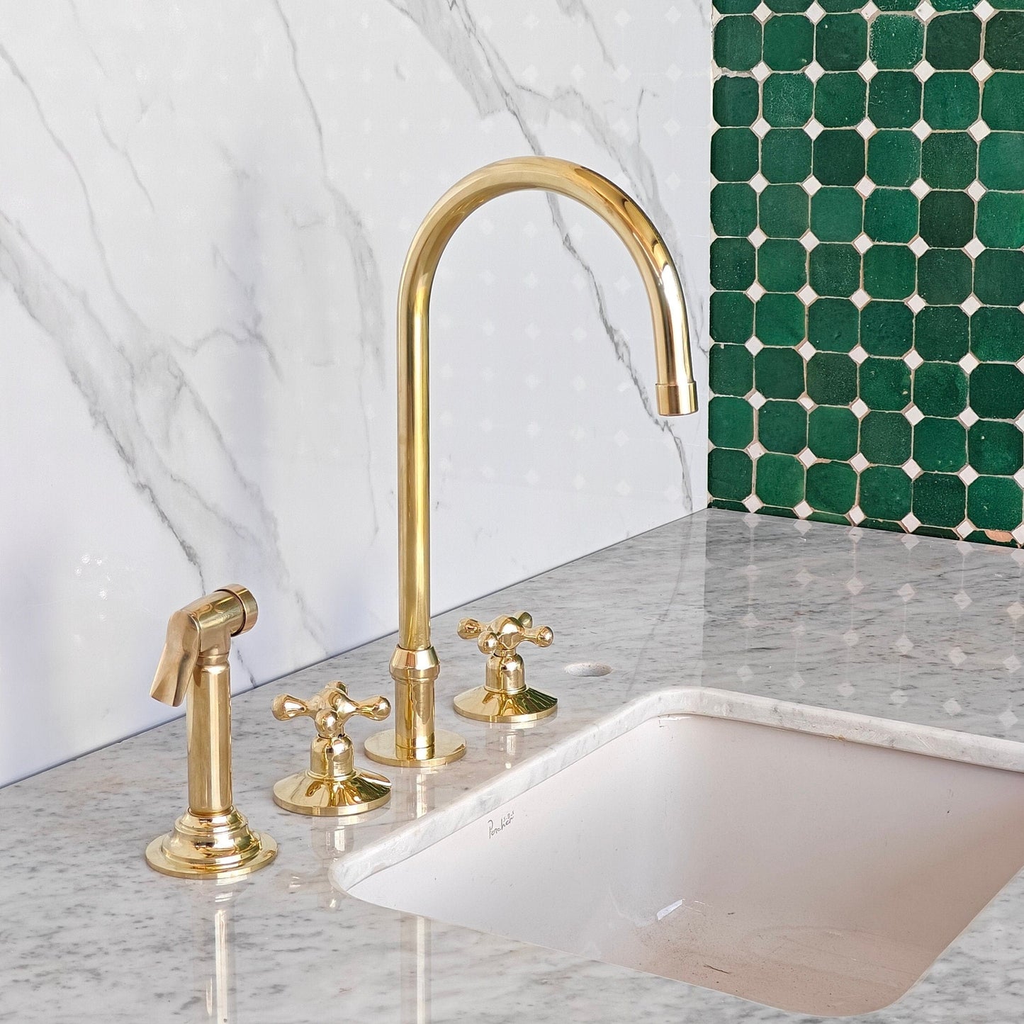 Antique Brass Kitchen Faucet – A Touch of Classic Charm